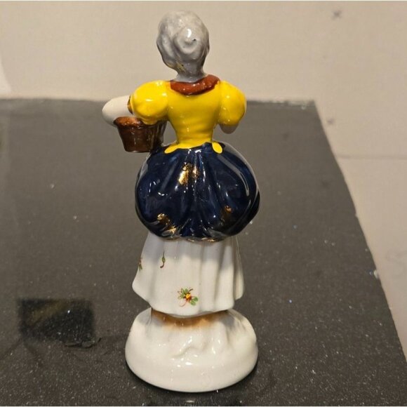 Antique Occupied Japan figurine Lady w/ flower basket gold gilding collectible - Picture 3 of 12